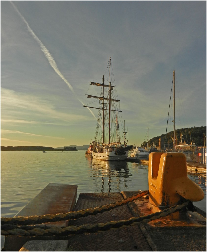 100922-14-ObanHarbour.jpg